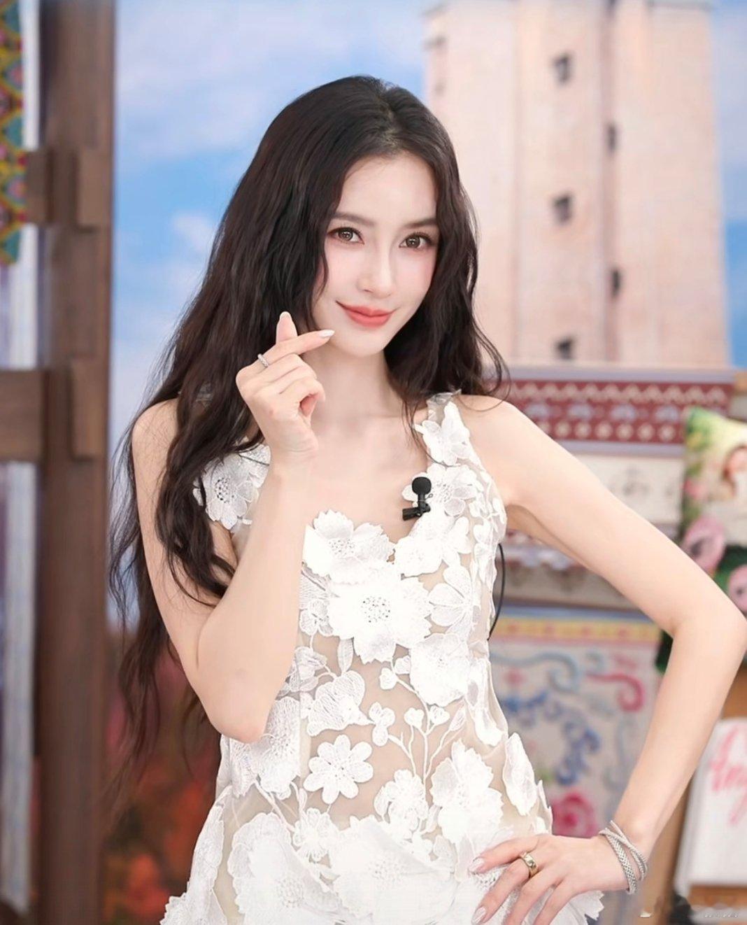#angelababy[超话]# [么么哒]#angelababy# 

活成一座孤島，也會有屬於自己的美好，你是如此溫柔的存在，有你的世界也不算太壞

​
