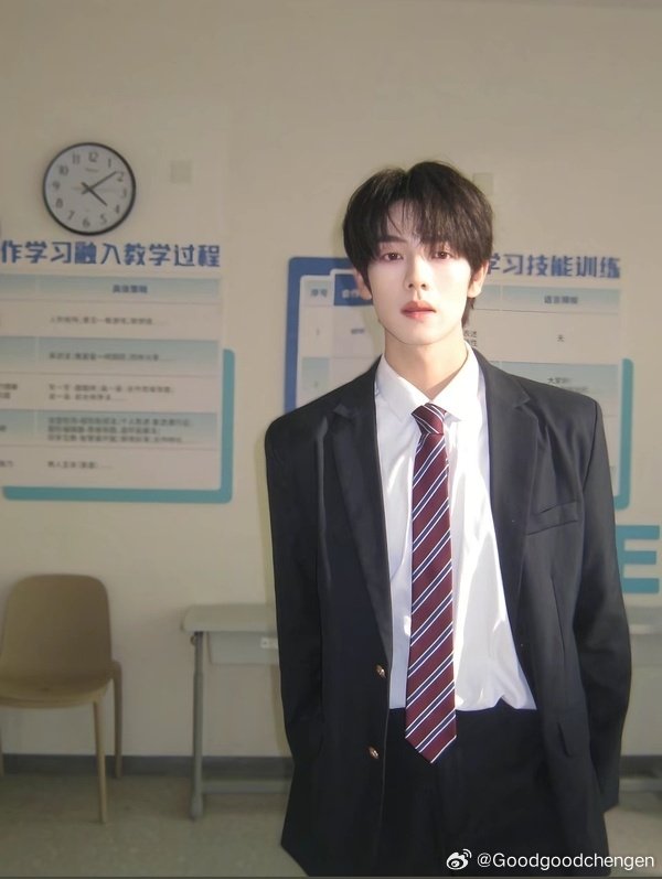 #曾辉[超话]# 完全校园男神～ ​
