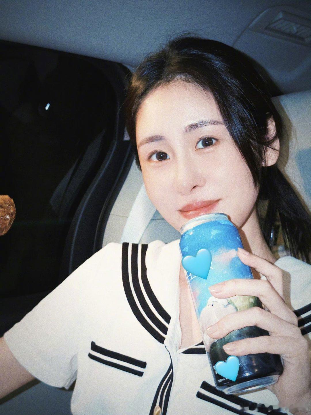 #张碧晨[超话]# 
姐姐大鸡腿可不可以给我吃一口 ​