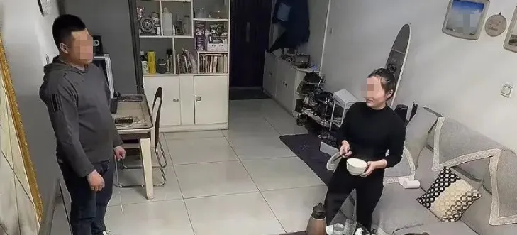 山东有对夫妻，因琐事陷入了长达十天的冷战。这十天的缄默，如同一层冰霜...