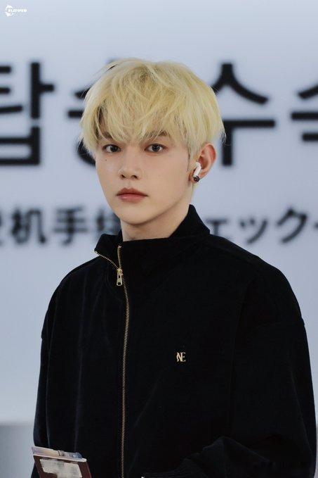 #章昊# 章昊一大早出发路透小合集 金色阳光和金发少年 好帅的昊昊[太开心] ​#娱乐[超话]# ​