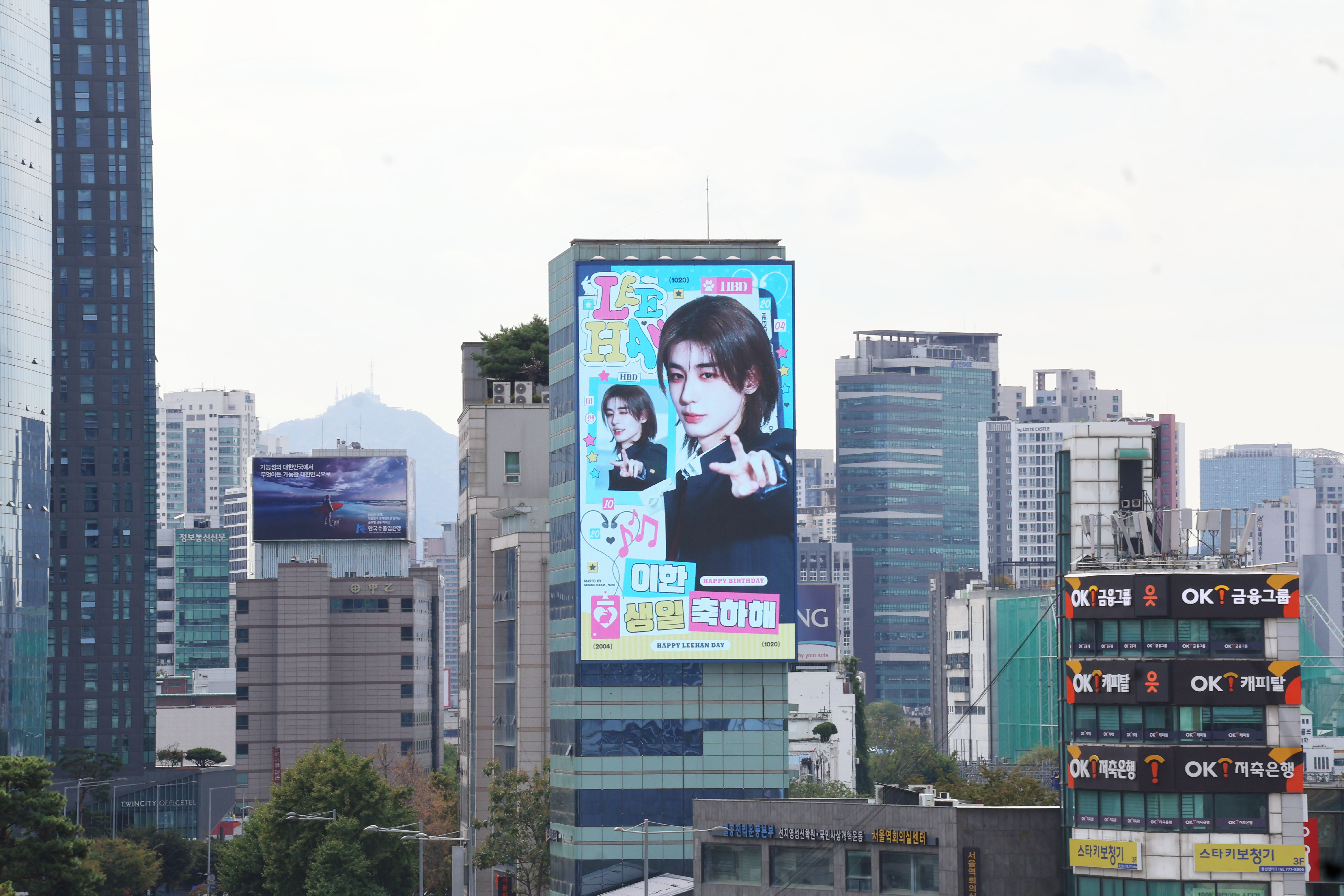 leehan金桐儇[超话] 👑金桐儇1020生日快乐 富阳大厦应援返图 👑22岁生日应援 ​​​