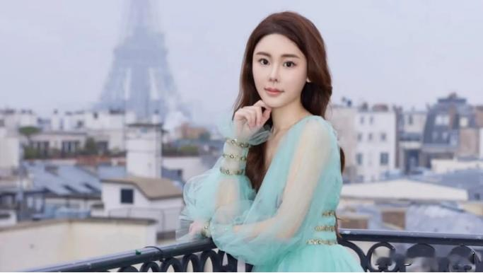 你身边有没有一个“不断索取”的人？

一个28岁的姑娘，死在接女儿放学的路上。

动手的，是她曾经叫过“爸爸”的人，是她孩子的亲大伯，是她一直信任的私人司机。

香港名媛碎尸案，今天终于开庭了。

将近一百个普通市民，早上六点就到高等法院门口排队。有人从案发那天起追到现在，就为了坐进法庭，亲眼看看那
