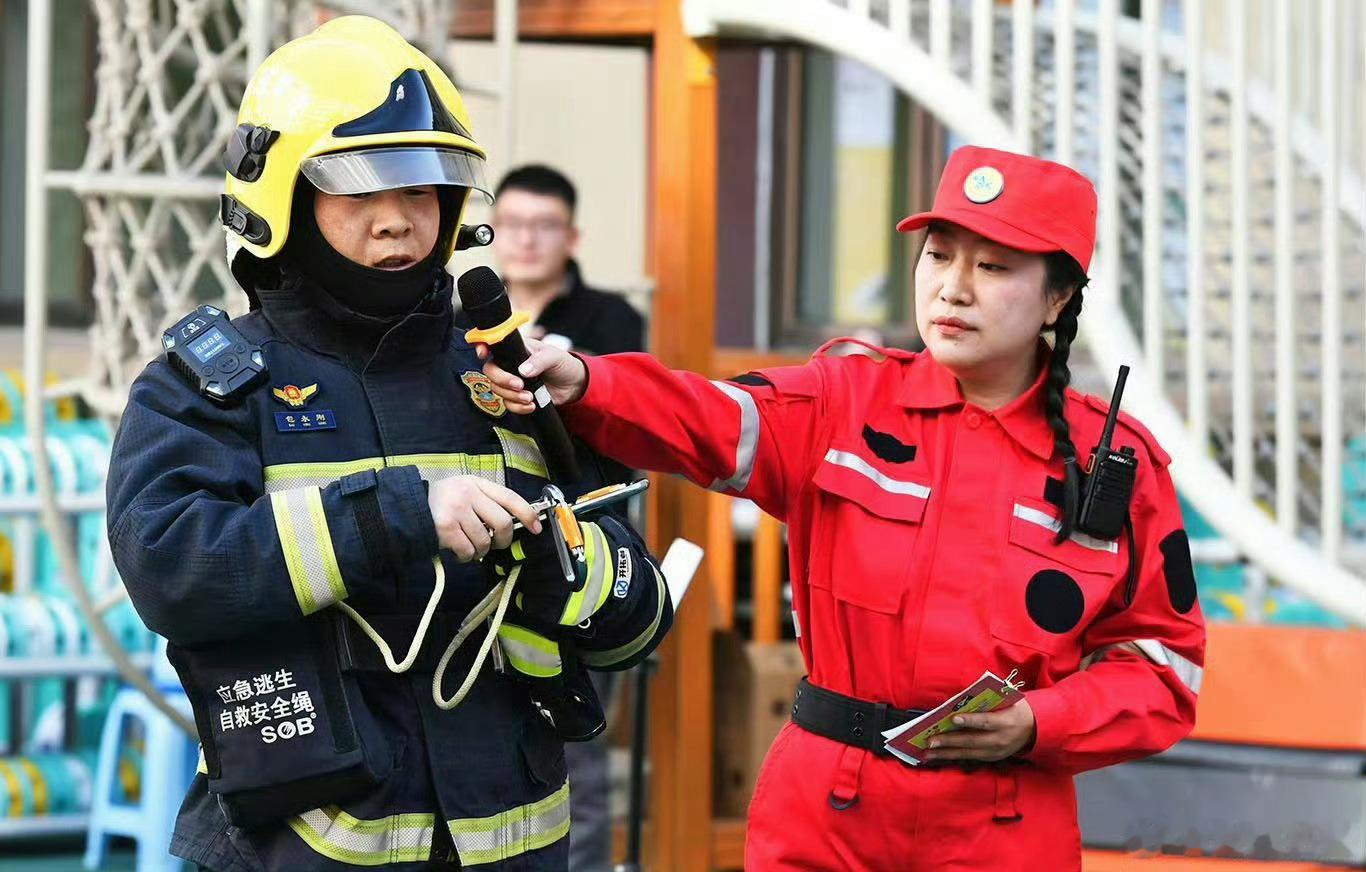 兰州和政路幼儿园开展防震演练 兰州何家庄幼儿园科普地震知识 【两园10月23日协同共建保安全】 10月23日前后，和政路幼儿园与何家庄幼儿园首次联合开展防震减灾主题活动实现“能力演练+认知启蒙”互补共促：和政路侧重流程规范与反应速度，何家庄聚焦情绪疏导与行为引导；两园教师共享教案、互观演练、联合复盘，形成可复制的协作范式；下一步将建立常态化联合安全教育机制，定期开展消防、防踩踏等主题联动演练，让安全教育不止于单园行动更成为区域共建、资源共享、责任共担的基层实践样本——因为守护孩子，从来不是一所园的事，而是所有教育者共同的承诺。同城热点创作计划