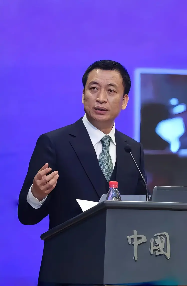 国安总监马永明最大的优势是什么？                                       领悟老板的意图，体会教练的难处，忠诚于被赋予的责任，尽职于其己任的义务，这就是如今职业经理人，北京国安俱乐部总监马永明的真实现状。月本无光，犹银丸，日耀之乃光耳。老板，谋划者，实施人，位置不