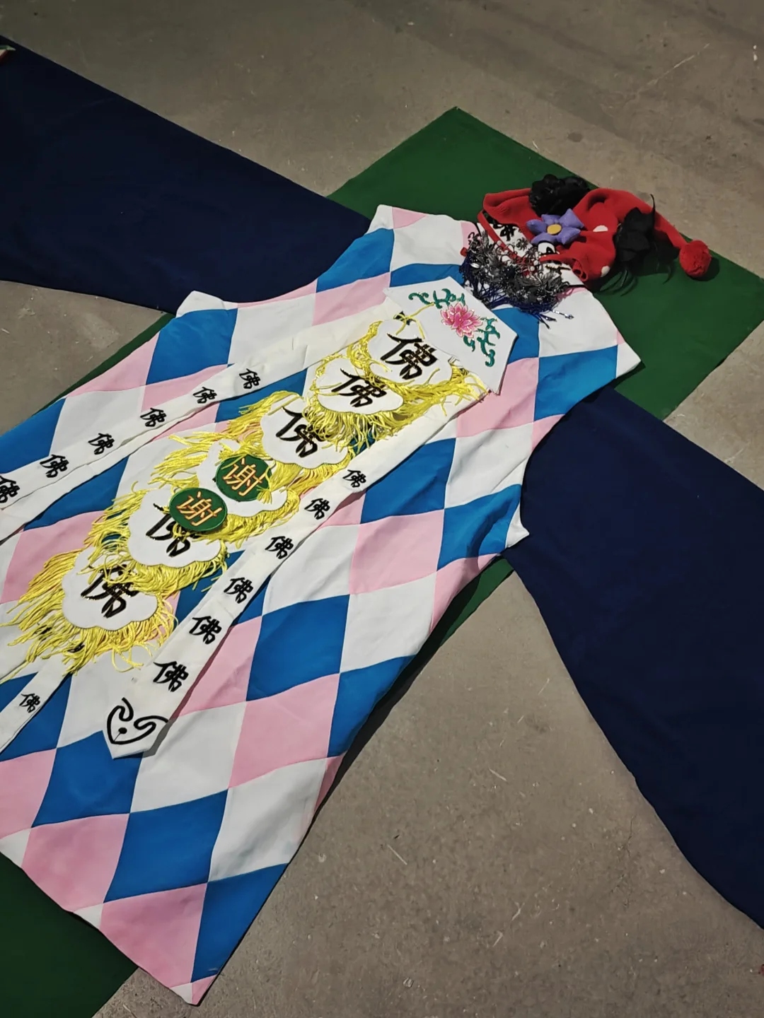 一场赛博萨满仪式，正在这里悄悄进行中