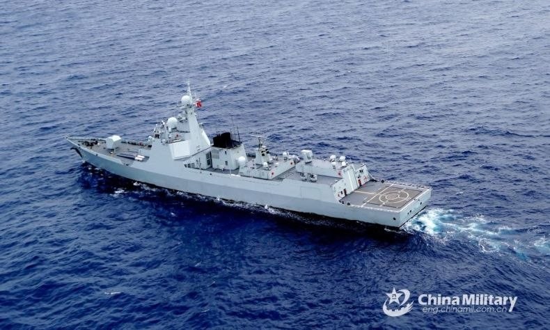 为什么全世界没几个国家敢买中国的052D驱逐舰？答案很简单——就算中国白送，绝大多数国家也不敢要。不是买不起，是真的养不起。052D性能摆在那儿，外贸版本052DE也多次走出国门参加国际防务展，不少国家派人登舰考察询问，但到现在，没有一单正式成交

不是买不起，是真的养不起。一艘军舰的价值，不能只看