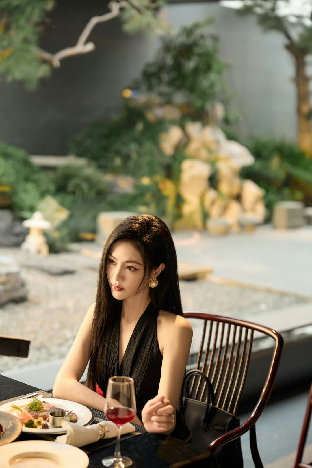 #谢可寅新剧演了3000年美女#
想看古偶的可以来看长生契
想看民国的可以来看长生契
想看现偶的可以来看长生契
想知道活了3000岁的太奶如何做到只谈两个的吗[doge]
今天中午12:00都来看！！！ ​