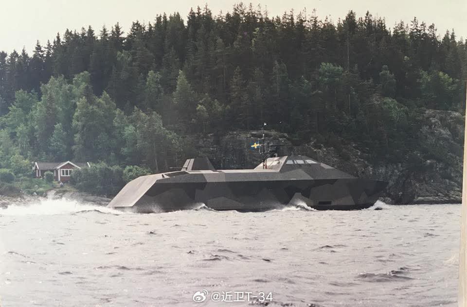瑞典海军斯米格（HSwMS Smyge），用于测试隐身技术，实验结果被用于后续的“维斯比”级。
名称 Smyge（斯米格）
建造厂 卡尔斯克鲁纳造船厂，因萨诺
建造 1991年
完工 1艘
类型 实验性隐身艇
排水量 140吨
舰长 27米
舷宽 7.6米
吃水 1.8米（使用升力风扇时0.7米）
航速 >55节（102公里/时）
 
武器 
 ​