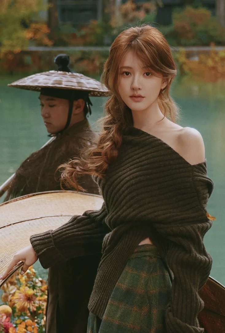 赵露思上城士封面来了！