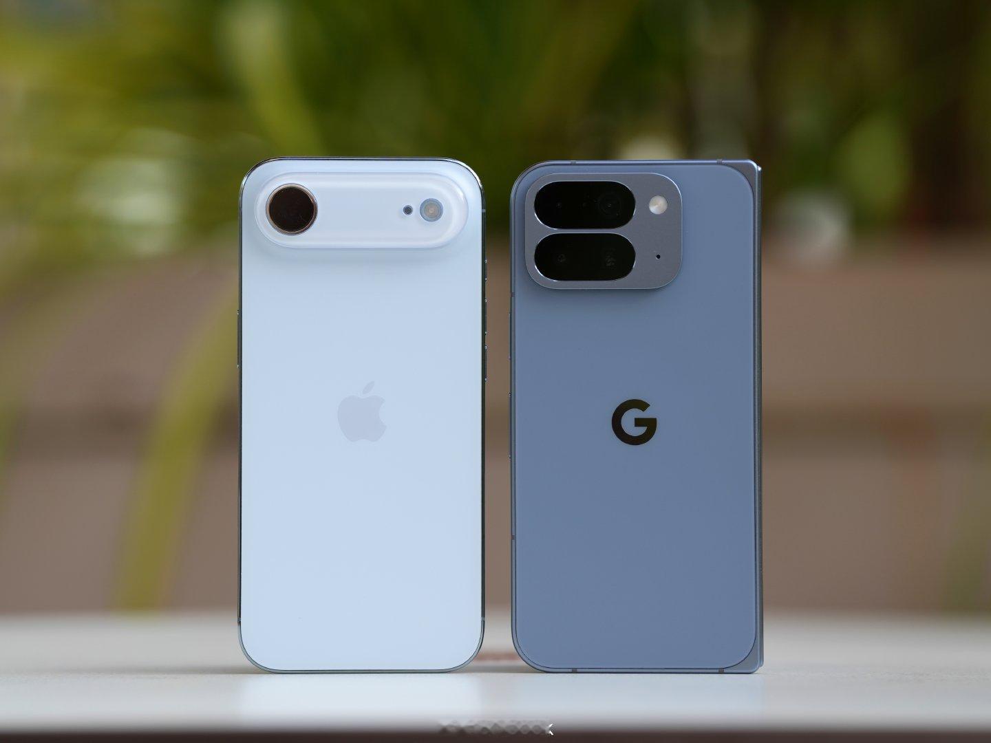 #iPhoneAir2曝2nm芯片#这不是很正常吗？肯定跟iPhone 18 Pro同芯片，除了常规芯片升级，真不知道苹果怎么想的，宁愿给iPhone Air 2升级为双摄，也不愿给iPhone Air 2升级为双扬声器[笑cry][笑cry][笑cry]一个超广角真的比双扬声器重要吗？[捂嘴哭][捂嘴哭][捂嘴哭] ​