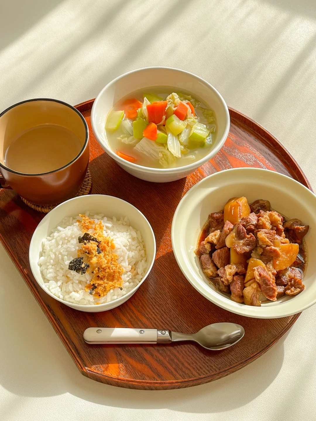 一人食｜土豆烧肉🥢胡萝卜白菜汤｜降温喝点汤