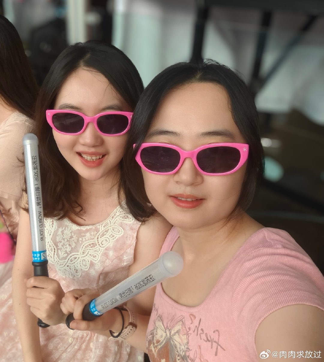 阿信带着他的恐龙来了！今天罗曼城过年了！果然久违的双休不会辜负我[爱慕] ​