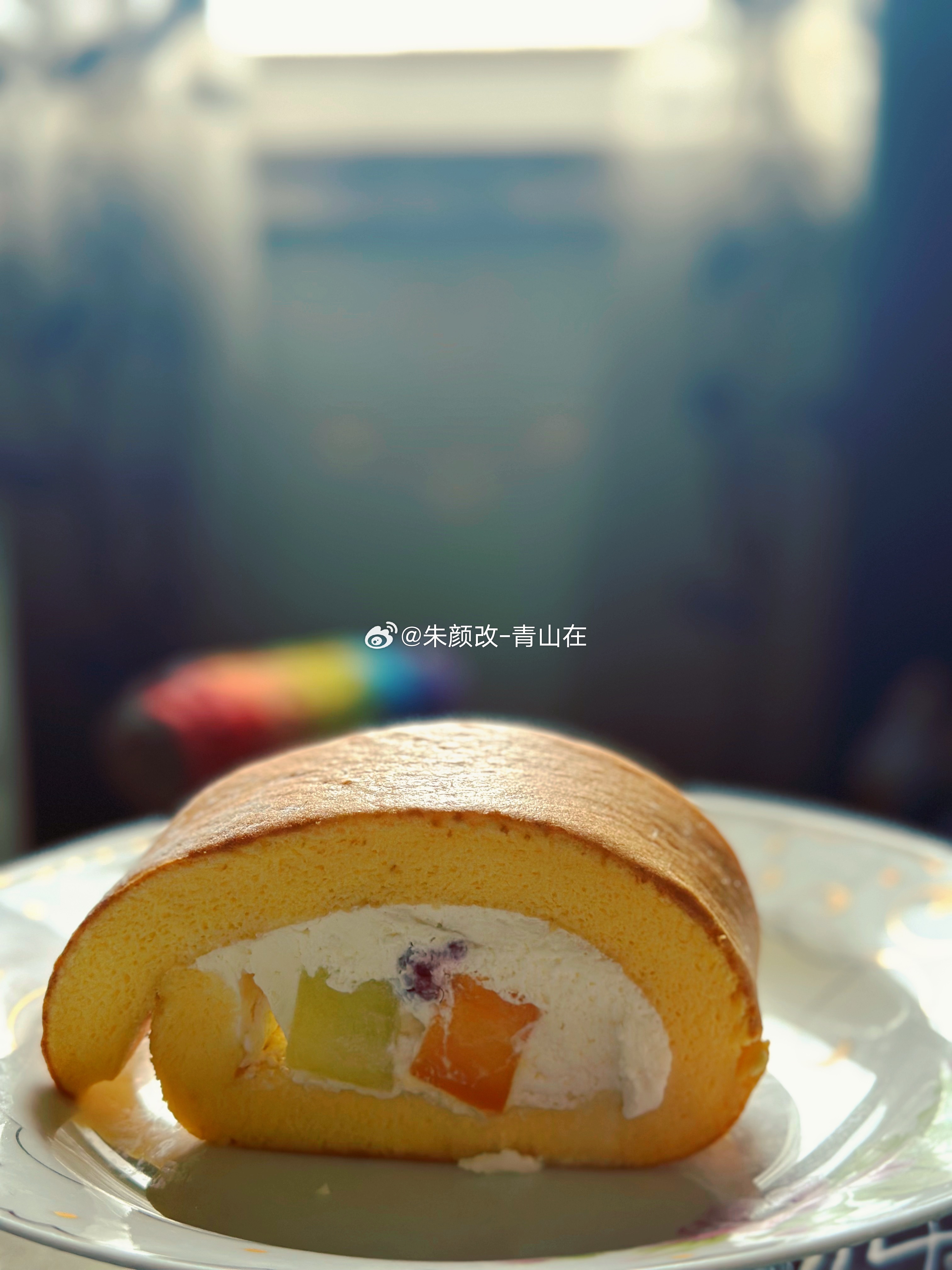 今日份胜利：

照例看牙医复诊，今天戴了临时牙冠，发现挨着的一颗牙也有虫洞顺手补了一下，过几天固定牙冠做好替换看牙的第一阶段就结束了。第二阶段需要种右下的大牙，再解决下缝隙问题，估计又得好几个月。

看牙真的好贵，幸好有医保。

回家吃了一些甜，沉沉睡了一觉，梦见大雨大雪，道路泥泞，炸 ​