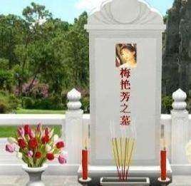 细思极恐！梅艳芳骨灰被盗近百天，无勒索无线索，疑点彻底拉满
 
娱乐圈最让人痛心的怪事，莫过于逝者不得安宁！乐坛天后梅艳芳的骨灰离奇失窃，至今将近三个月。警方反复排查取证，全程零线索、零勒索，案件越查越诡异。
 
今年7月18日，歌迷前往香港大屿山海会塔祭拜。当场发现龛位螺丝松动，骨灰瓮凭空消失。现