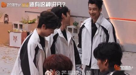 #王啸坤李光洁四公个人喜爱度垫底##披荆斩棘# 四公喜爱度排名靠后，王啸坤李光洁照样在披哥尽情释放舞台魅力，太有感染力。 ​