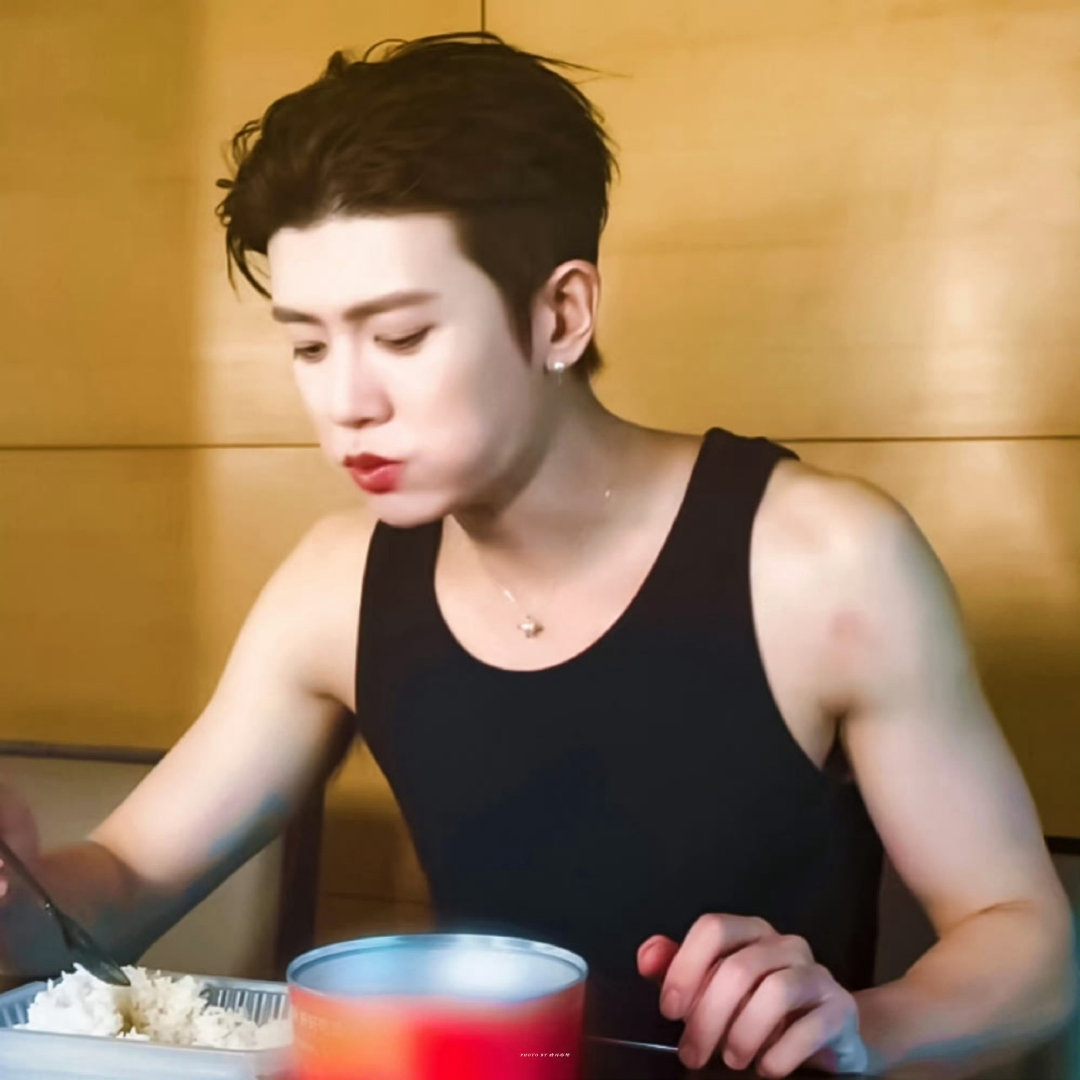 #任嘉伦[超话]# 超咪超咪今天吃了啥[举手] ​