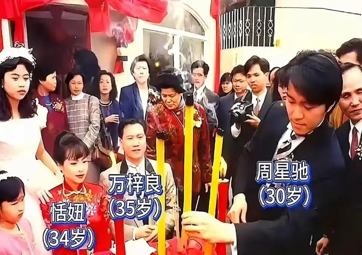 剧组停摆那天，周星驰没有掀桌子
直接让人把全额片酬打进了万梓良的账户。
几百号人干等着烧钱，男二号万梓良却不见人影。换别人早开骂了，周星驰连个催促电话都没打。他果断换人，重拍所有戏份。
原来万梓良去忙亲戚婚礼，档期撞了没交底。面对往日的提携恩人，周星驰没发小作文控诉，也没索要违约金，而是默默结清账单