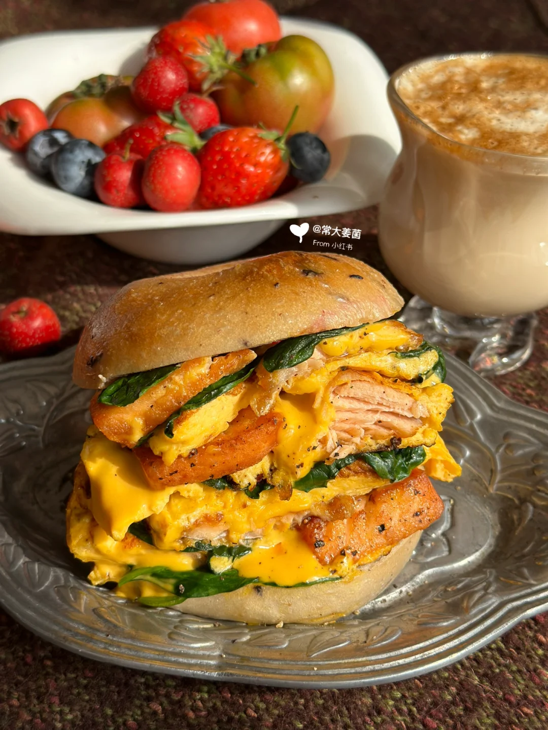 菠菜蛋饼三文鱼贝果三明治🥯🧀🥬