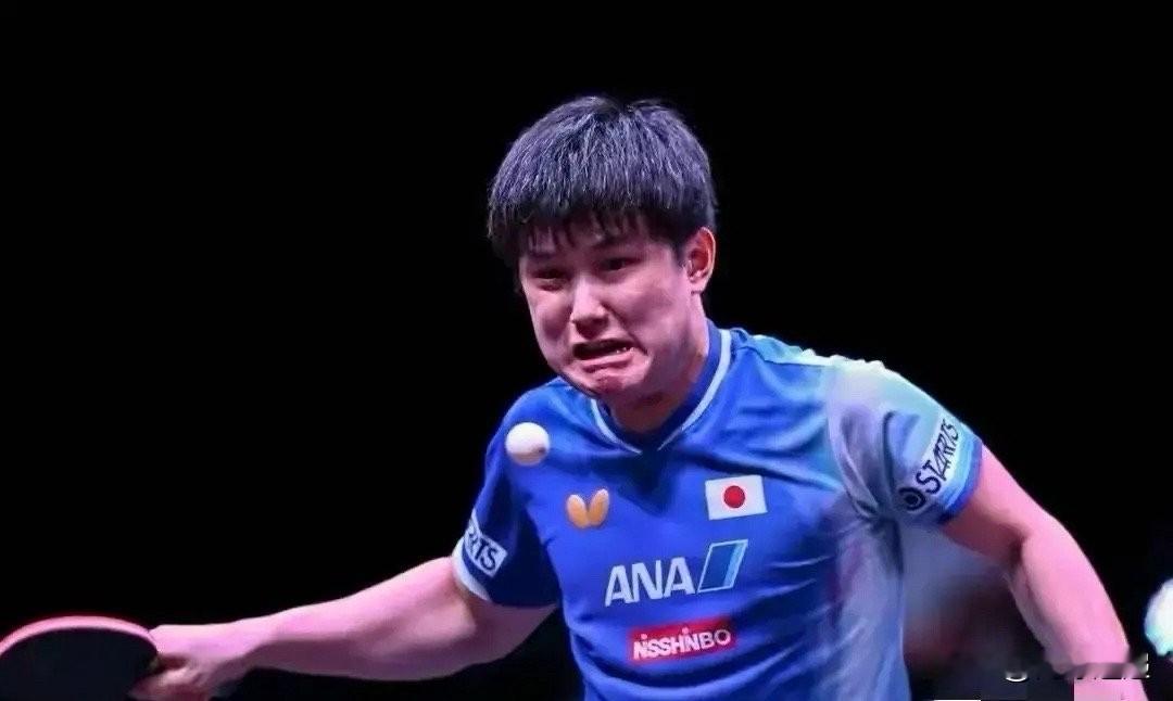 🏓🇯🇵张本智和无缘亚运会男单四强，日本队全军覆没！
亚运会乒乓球男单四分之一决赛，🇯🇵张本智和3-4不敌伊朗选手🇮🇷阿拉米扬无缘四强。男团决赛赢了中国队夺得冠军，是不是兴奋（嚣张）过头了？以为赢了中国就是天下无敌了？大家来说说张本智和输球的原因？！
🇨🇳林诗栋4比2战胜🇯🇵松岛辉空，日本男单全部无缘
