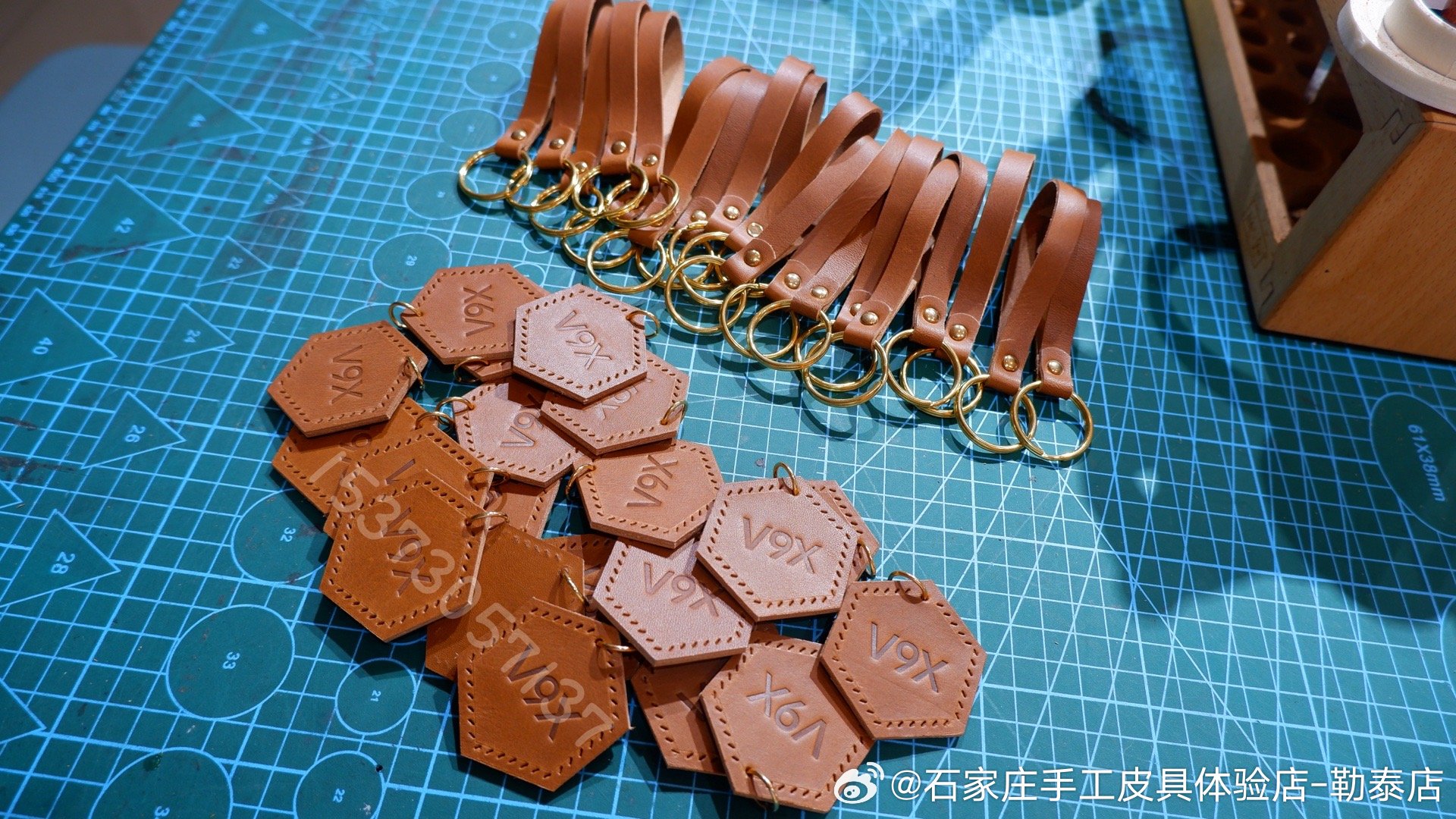 石家庄手工皮具团建，V9X[并不简单]#手艺人##手工皮具##石家庄手工皮具##魏牌v9x##团建#  ​