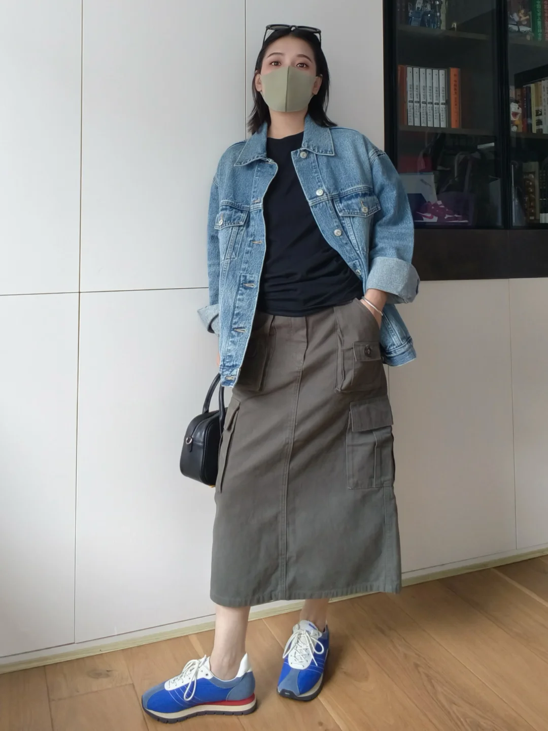 牛仔外套和工装裙，帅气随性