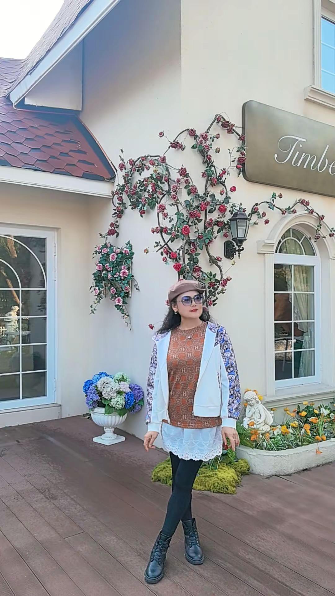 <p>优雅气质 气质范 漂亮衣服 酷酷的小姐姐 <!--{img:0}...