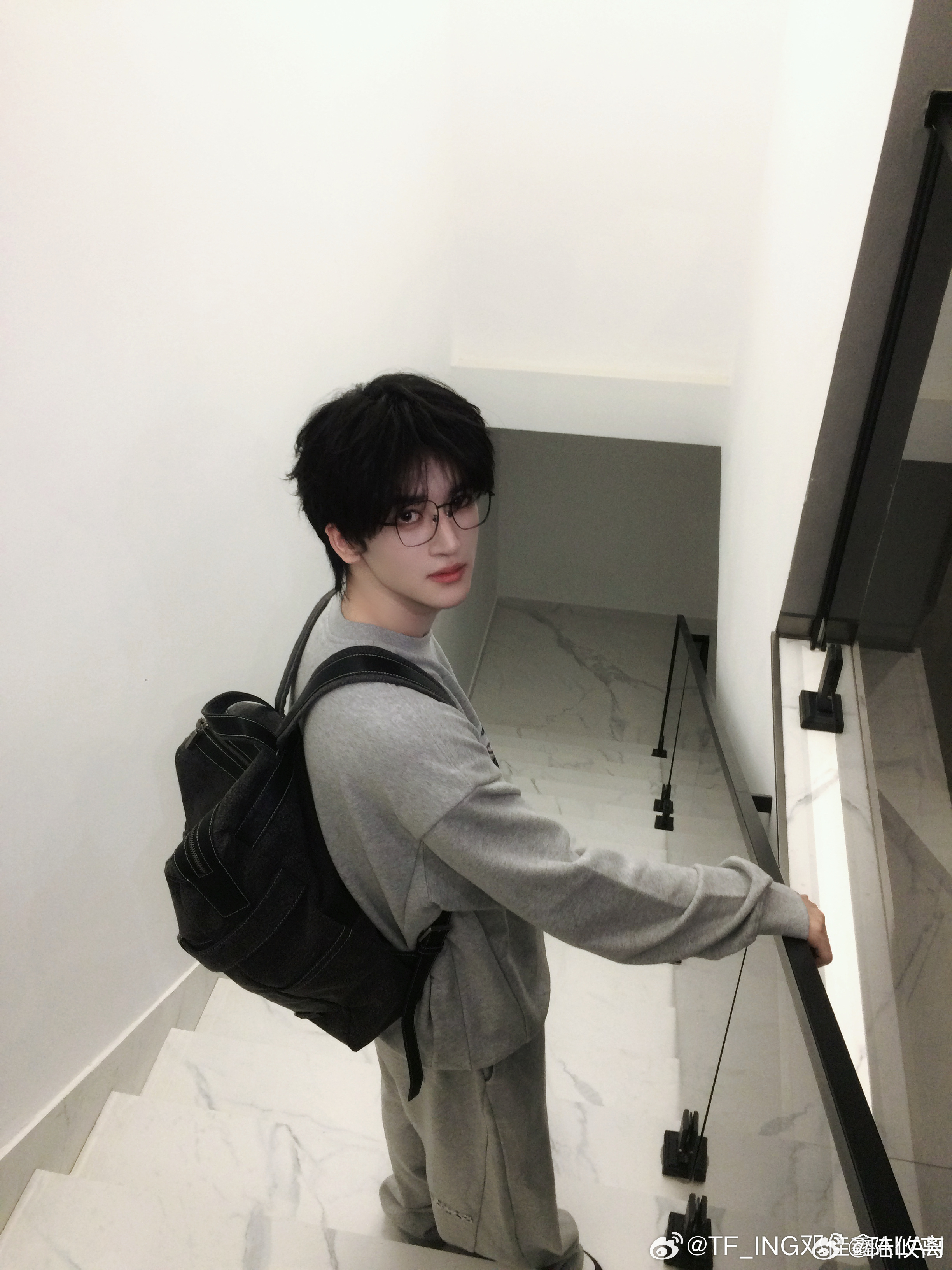 邓佳鑫喜提驾照，往后手握方向盘，期待看看他自驾记录的风景 ​​​