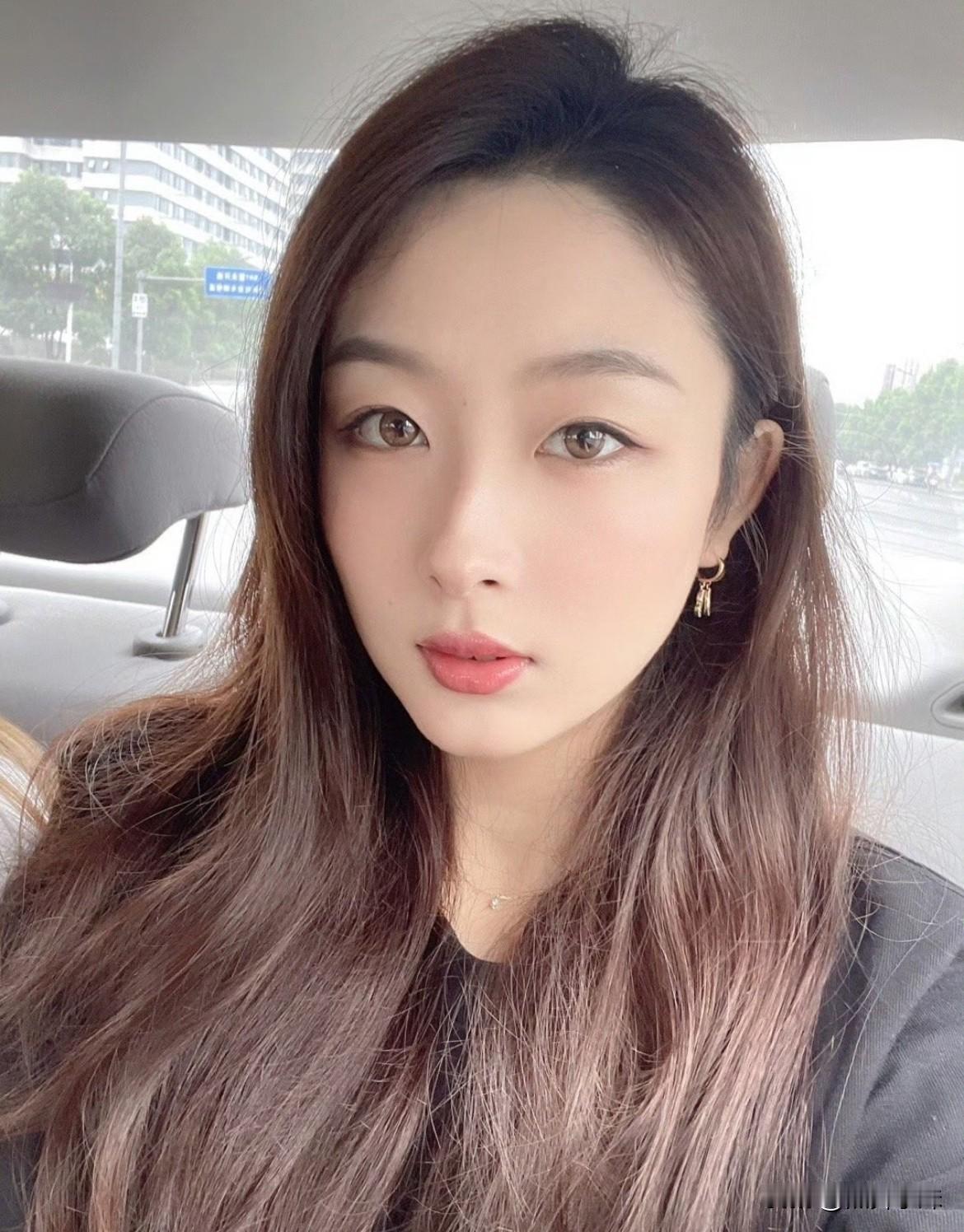 怎样穿搭知性又显身材?