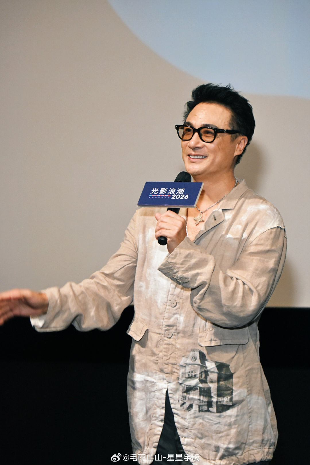 #吴镇宇[超话]#  嘴都笑咧了原来是看到小女孩儿啊丨9.5成都 ​