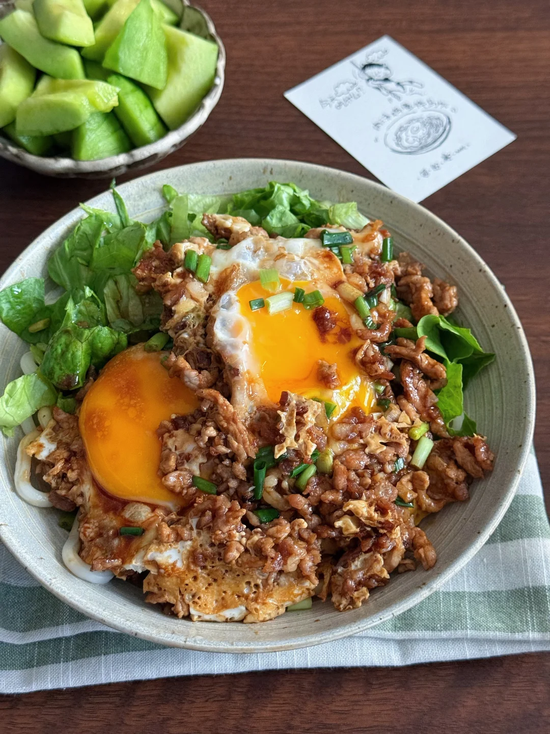 热天拒绝麻烦饭！ 10分钟肉末鸡蛋拌乌冬面