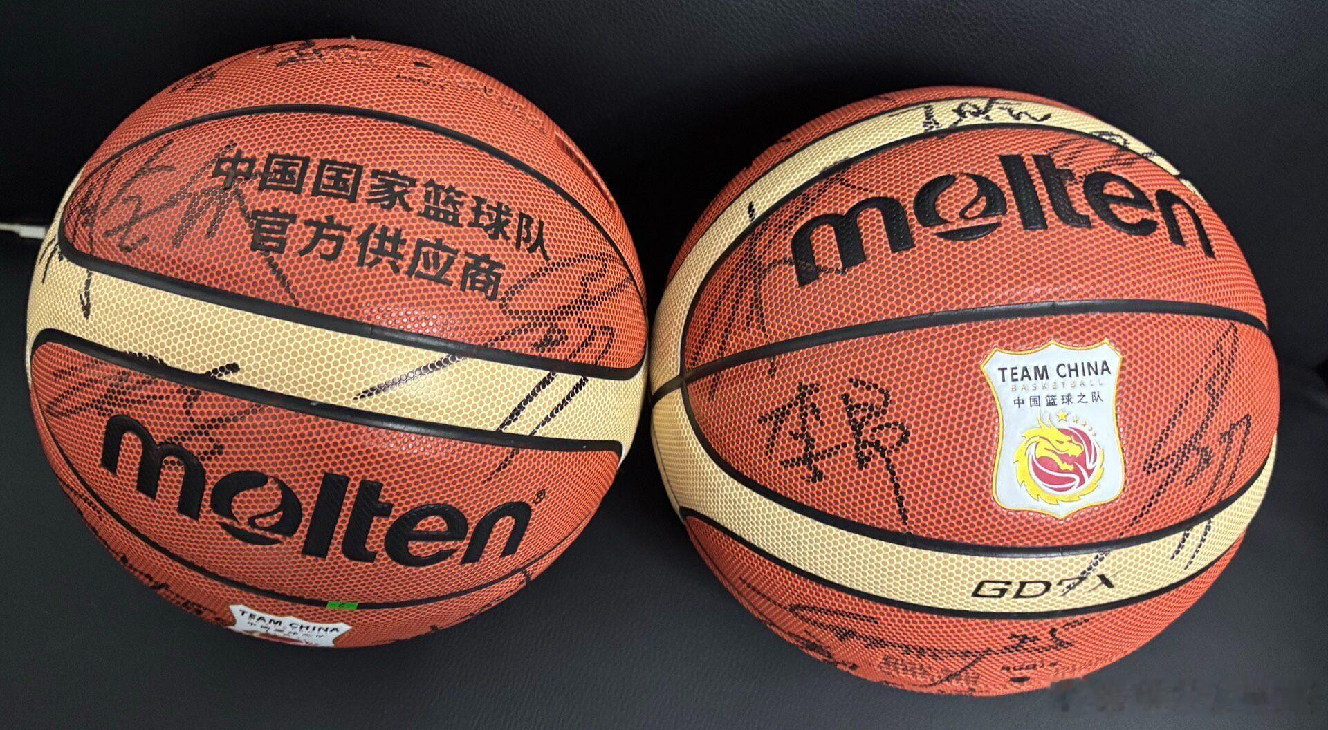 赵睿亲签 赵睿签名篮球 摩腾 Molten GD7X 7号||| 中国国家篮球队官方赞助商款，带 TEAM CHINA 队徽。球面有多位国家队球员亲笔签名，笔迹清晰完整。

PU材质，室内外通用，耐磨防滑，气密性佳。成色很新，表皮颗粒完好，适合收藏或送礼。 ​