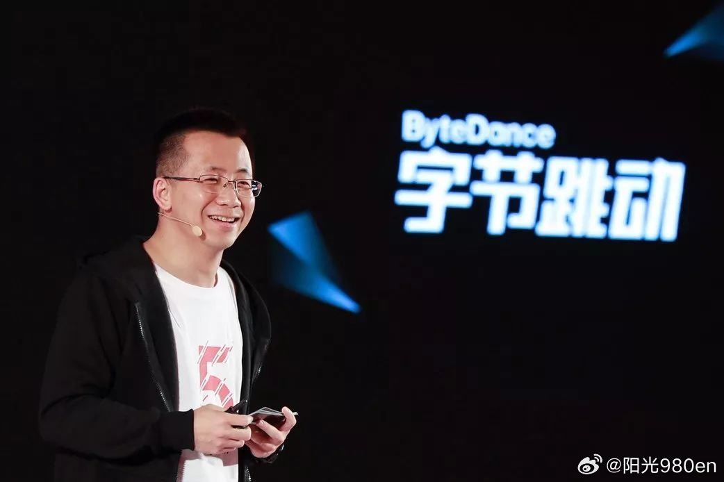 【从张一鸣亚洲首富看懂:真正的出路不在国内内卷，而在全球赛场】
 
张一鸣登顶亚洲首富，这件事给国内所有尖端行业，带来一个很重要的启示：别困在国内内卷，蓝海市场在全世界。
 
全球富豪榜前十常年被美国企业家占据，根源在于苹果、Meta、英伟达都是面向全球的世界级企业，市场是全世界。
 
国内各 ​