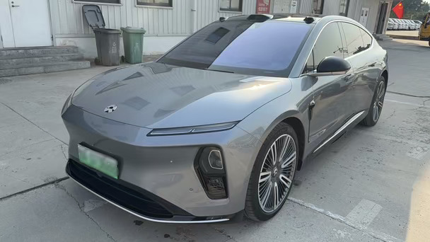 最新车源｜ET9官方二手车｜月辉银+潜沙白