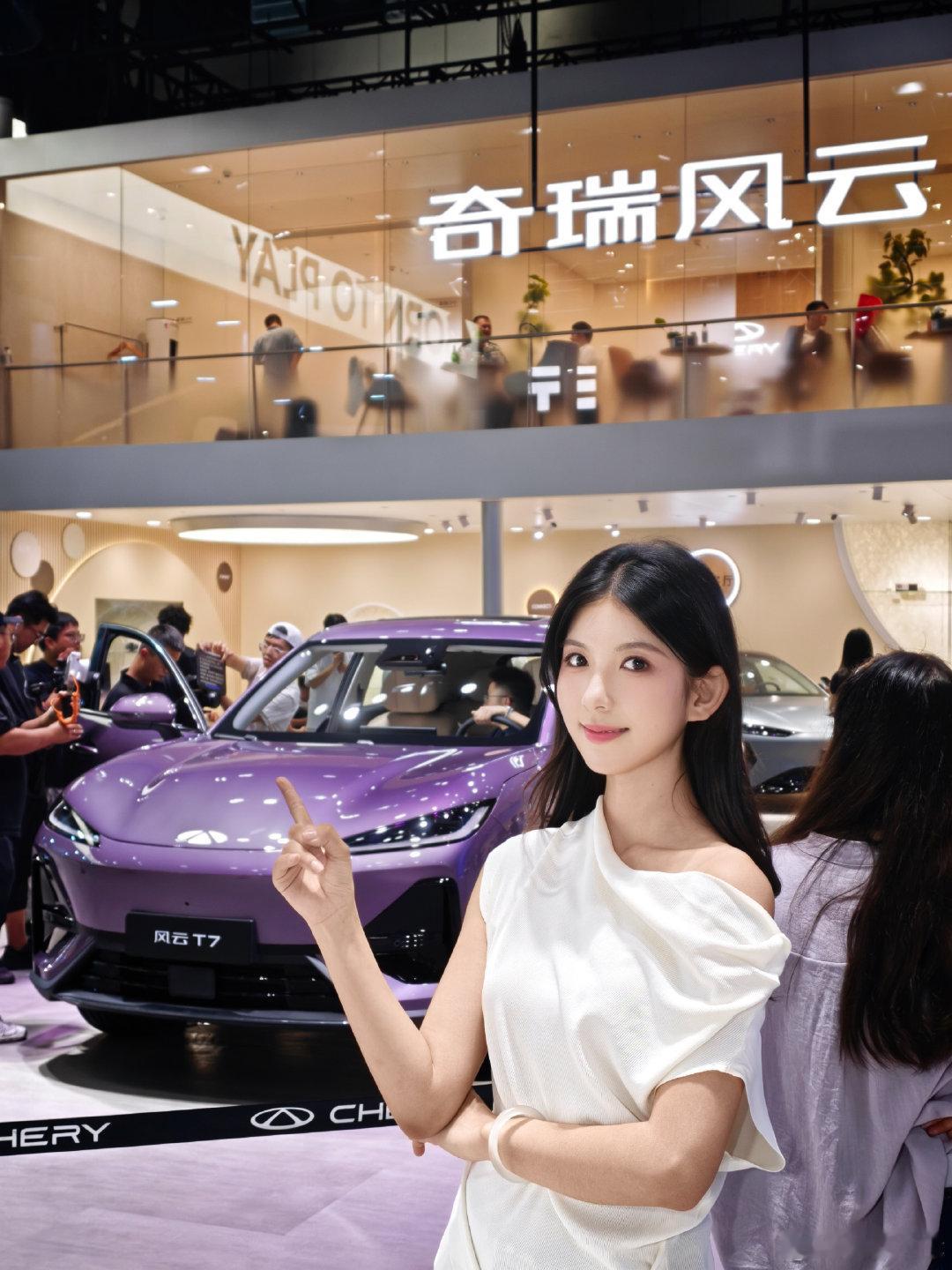 成都车展 收工回家喽 

#大v聊车##成都车展#  ​