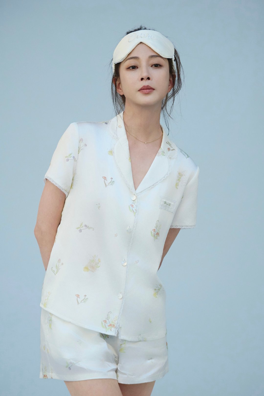 #殷桃[超话]#  秋日盈盈，拼凑一些快乐碎片🧩#花儿与少年2026官宣##花儿与少年# ​
