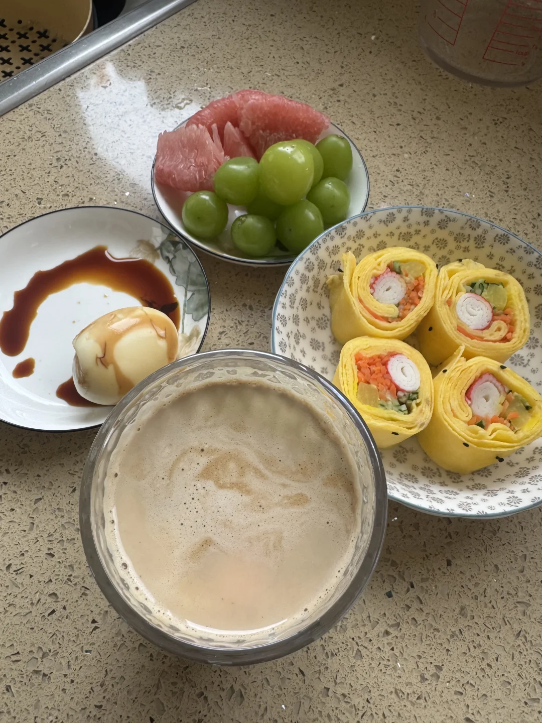 送完小孩姐上学回来，给自己做了顿干净早餐[暗中观察R]
昨晚和小孩姐聊鸡蛋的吃法