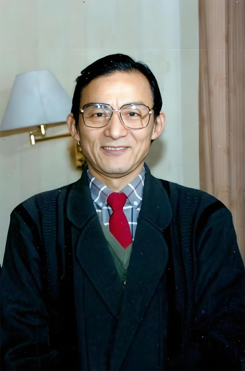 #众星悼念游本昌# 文艺圈众多演员纷纷发声悼念，字里行间全是敬意和不舍。游老，您值得所有的尊敬。 ​