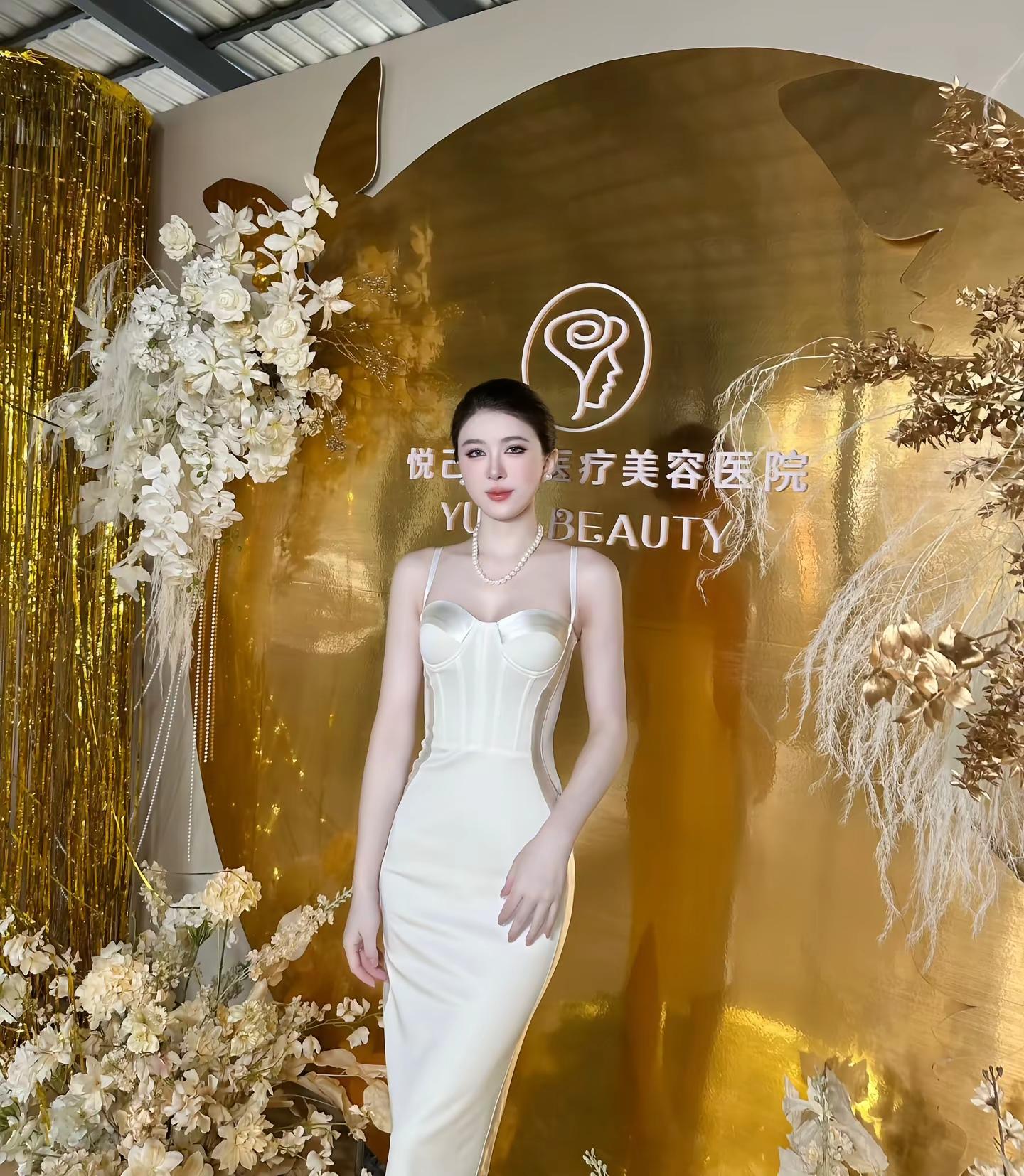 慕强女的结局，是成为强者本身。