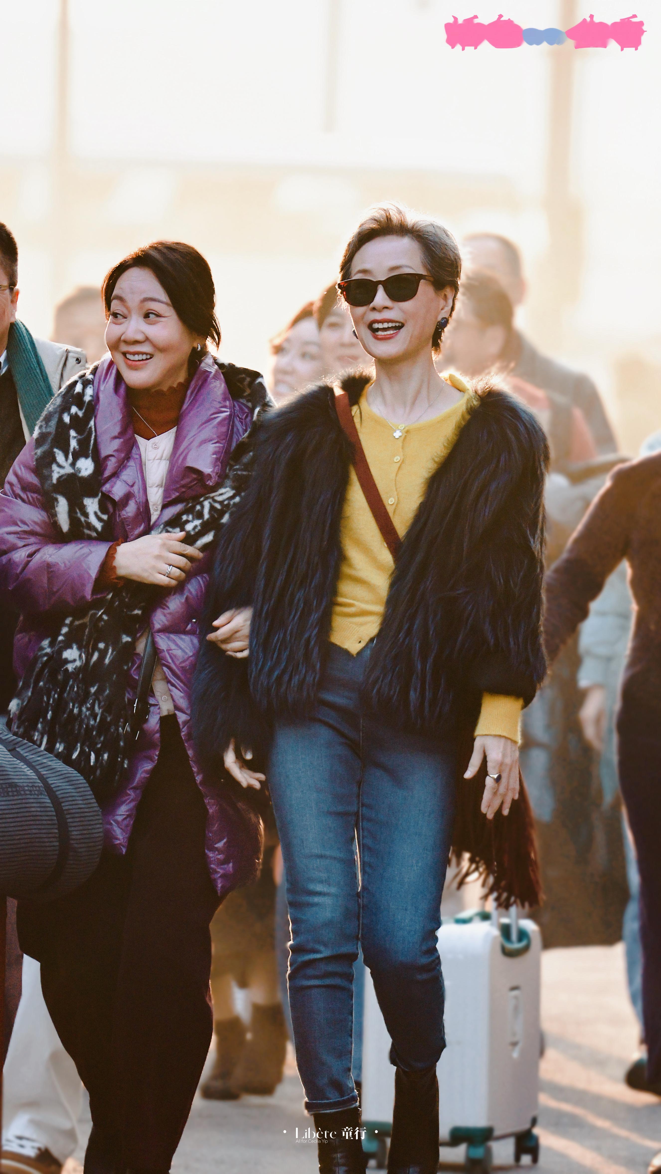 #叶童[超话]##电影活色生香定档国庆#

10.01 《活色生香》
🎬 影院见 🎞️
期待蒋芳芳

#叶童活色生香#🌸#电影活色生香正式迎来宣发期# ​