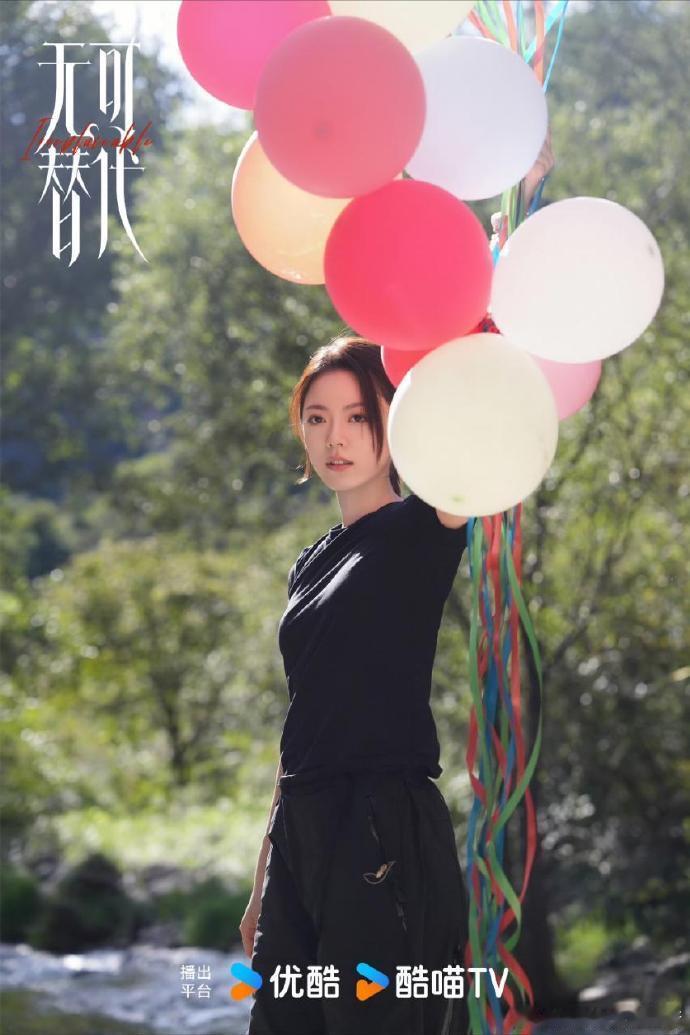 #赵今麦新剧不是吃素的##赵今麦新剧角色好带感# 赵今麦新剧《无可替代》今日开播，角色完全带感女人，饰演的徐迟从职场小白一路成长为职场女强人，完全励志成长剧，我必须去尝一尝咸淡了！ ​