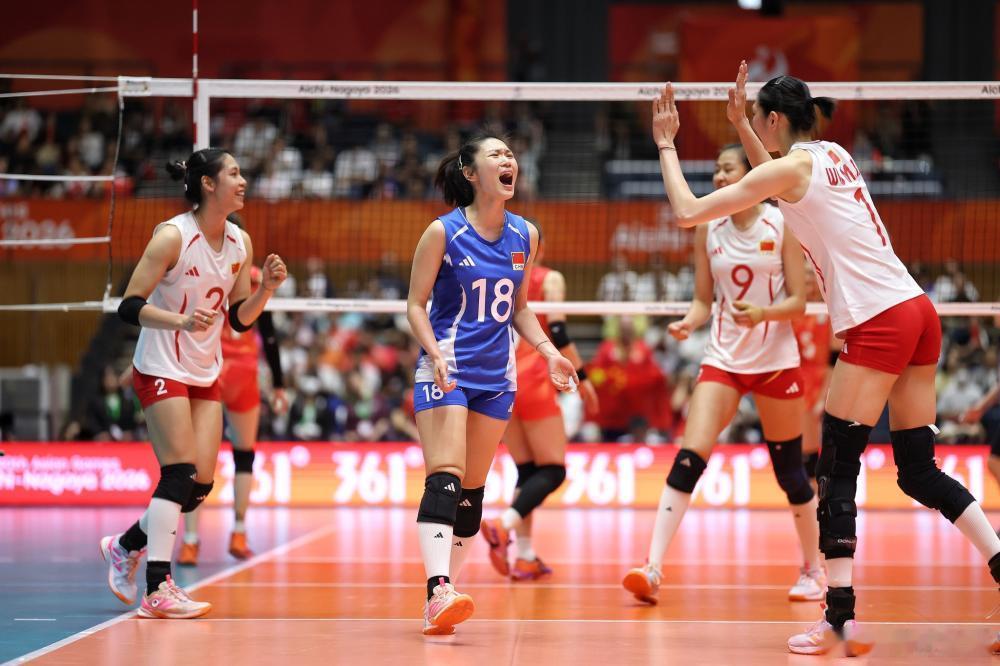 #中国女排从2比10到25比23#女排姑娘好样的，一鼓作气拿下[赞][赞]#女排# ​