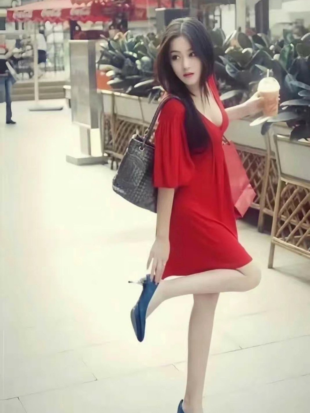 张馨予早年的模样，简直就是从书里走出来的贝微微本人。 ​