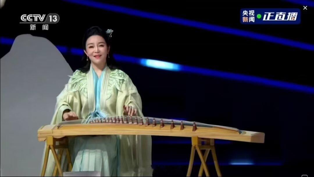 陈年旧图：
2022年建党101周年
2023年杭州亚运会开幕式
——咱就是说，有没有一种可能，把这些妆造焊死在头上，不洗头了呢？[憧憬][憧憬][憧憬] ​