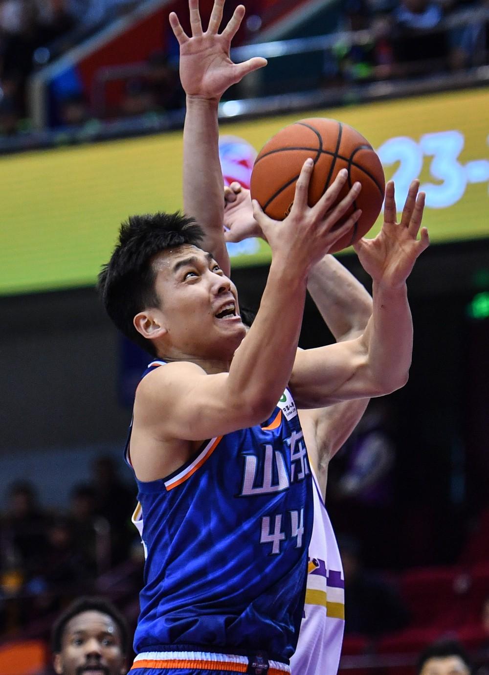 辽飞豹继伟哥泪撒赛场，山东男篮主场力克辽宁男篮CBA联赛季后赛28日如...