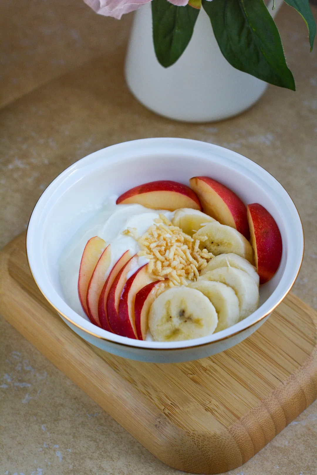 用真零希腊酸奶做的水果酸奶杯，细腻丝滑醇厚，奶香味浓，0糖0脂0添加...