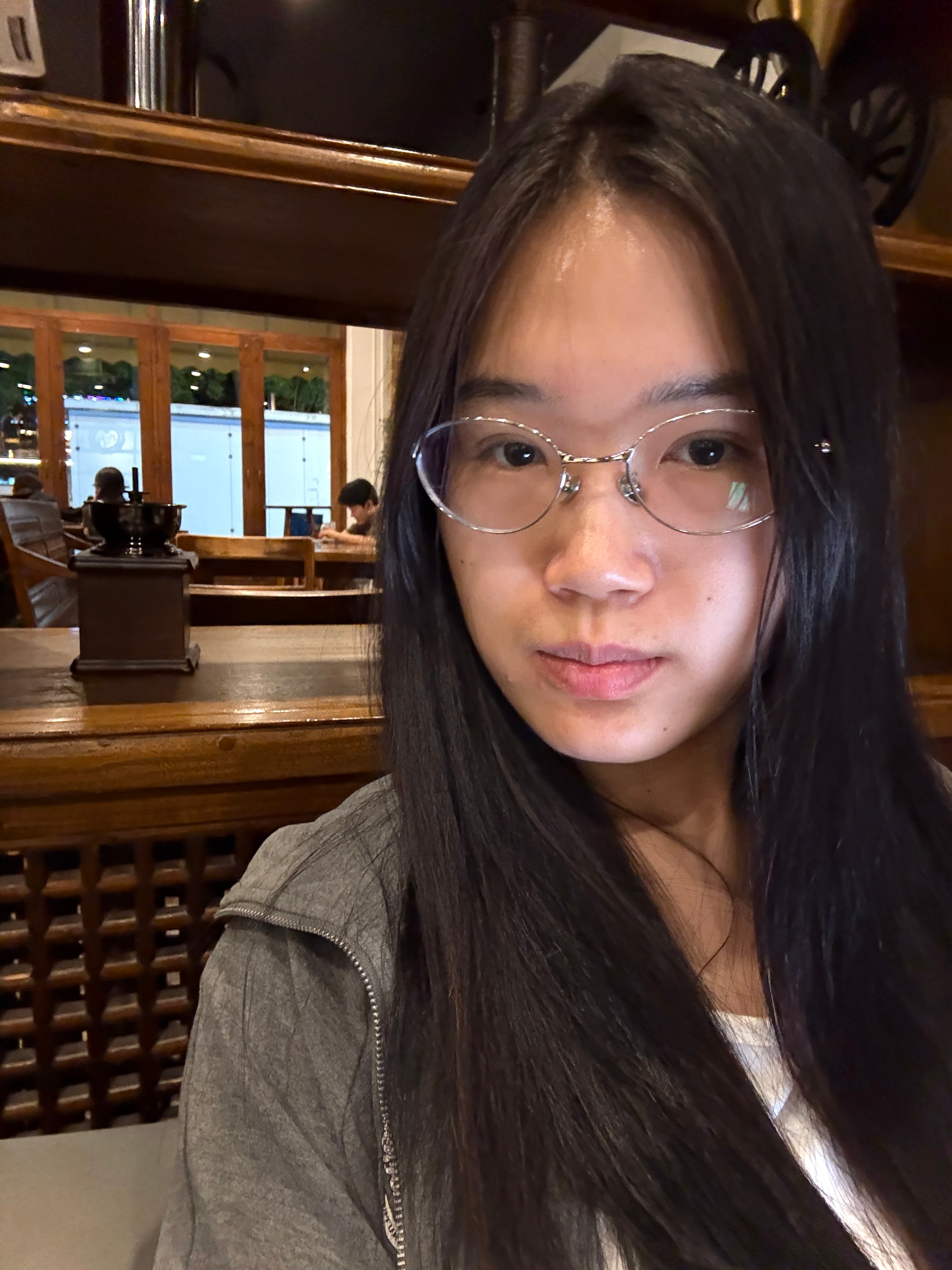 咪在咖啡馆陪姜妍工作的天~ ​