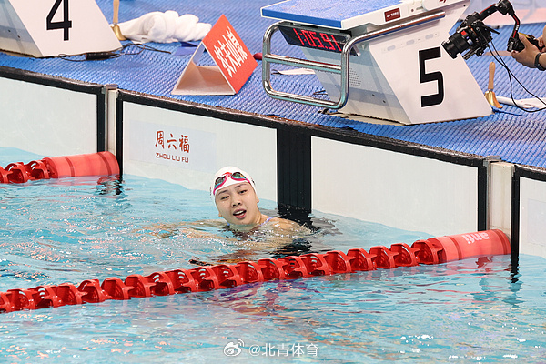 [话筒]2026年中国游泳公开赛女子100米蛙泳决赛，唐钱婷1分05秒...