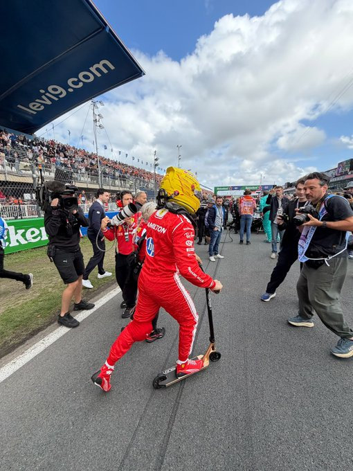 冲刺赛即将开始🏎️

准时抵达的✅

#法拉利F1车队[超话]##F1[超话]##2026F1荷兰大奖赛# ​