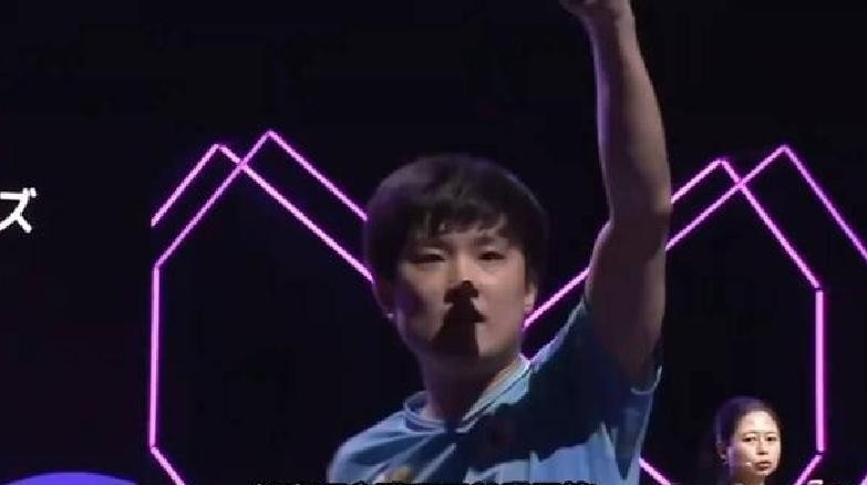 王楚钦因2025年中国大满贯2000分到期且因伤退赛无法补分，从8157分直降到6157分，排名从第一跌至第四，松岛辉空则以6930分首次登顶世界第一，成为近八年来首位非国乒男单世界第一。林诗栋同样受旧分拖累下滑到第九，男单前三首次没有国乒选手的身影。但这份排名变化的本质是WTT五十二周滚动积分规则